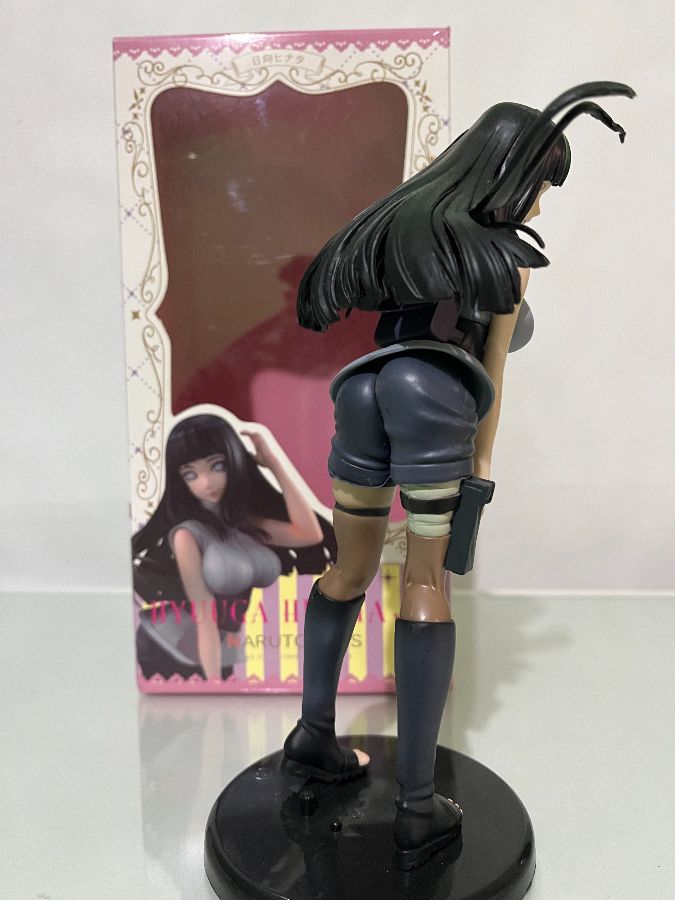 Hinata Hyuga pose