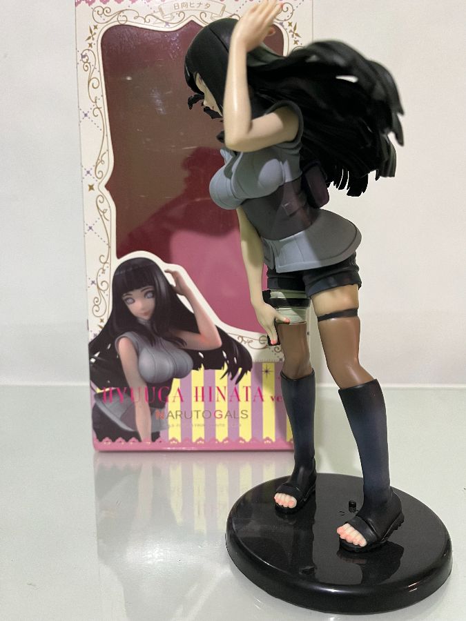 Hinata Hyuga pose