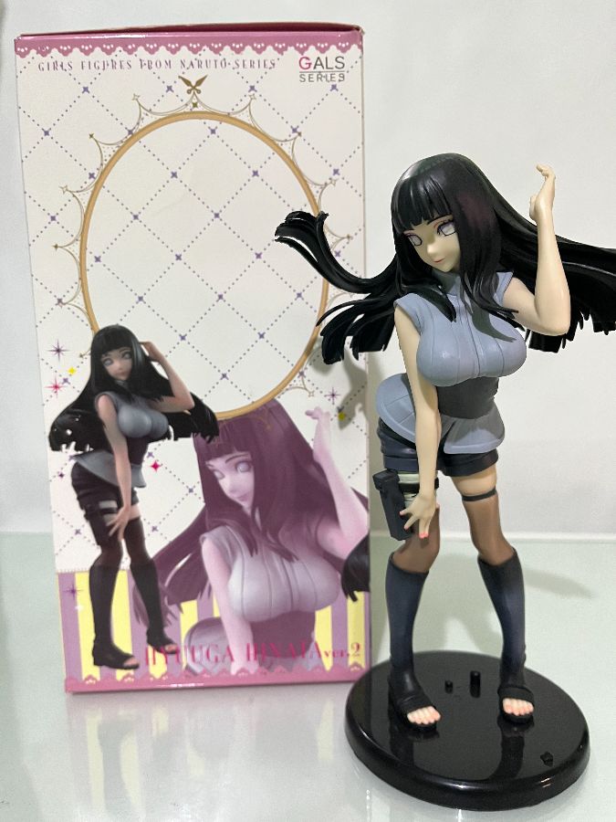 Hinata Hyuga pose