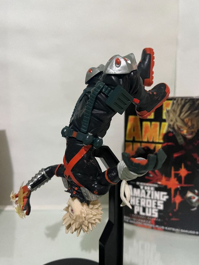 Katsuki Bakugo de cabeza