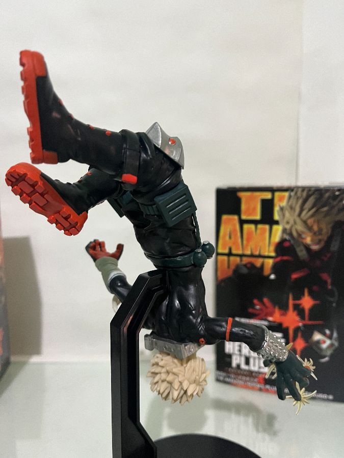 Katsuki Bakugo de cabeza